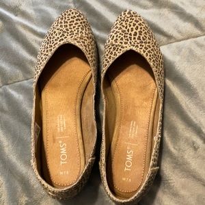 Leopard print Tom’s